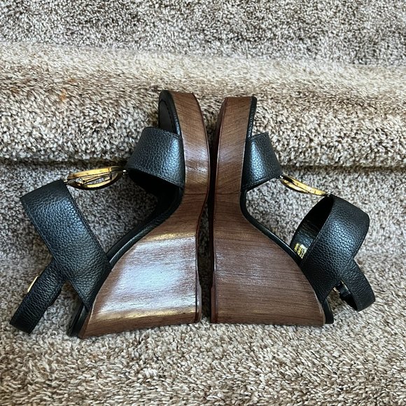 LOUIS VUITTON Calfskin Vedette Wedge Sandals - Picture 7 of 16